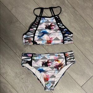 Cupshe White and Multicolor Black Strappy Swimsuit Bikini Set, Size L